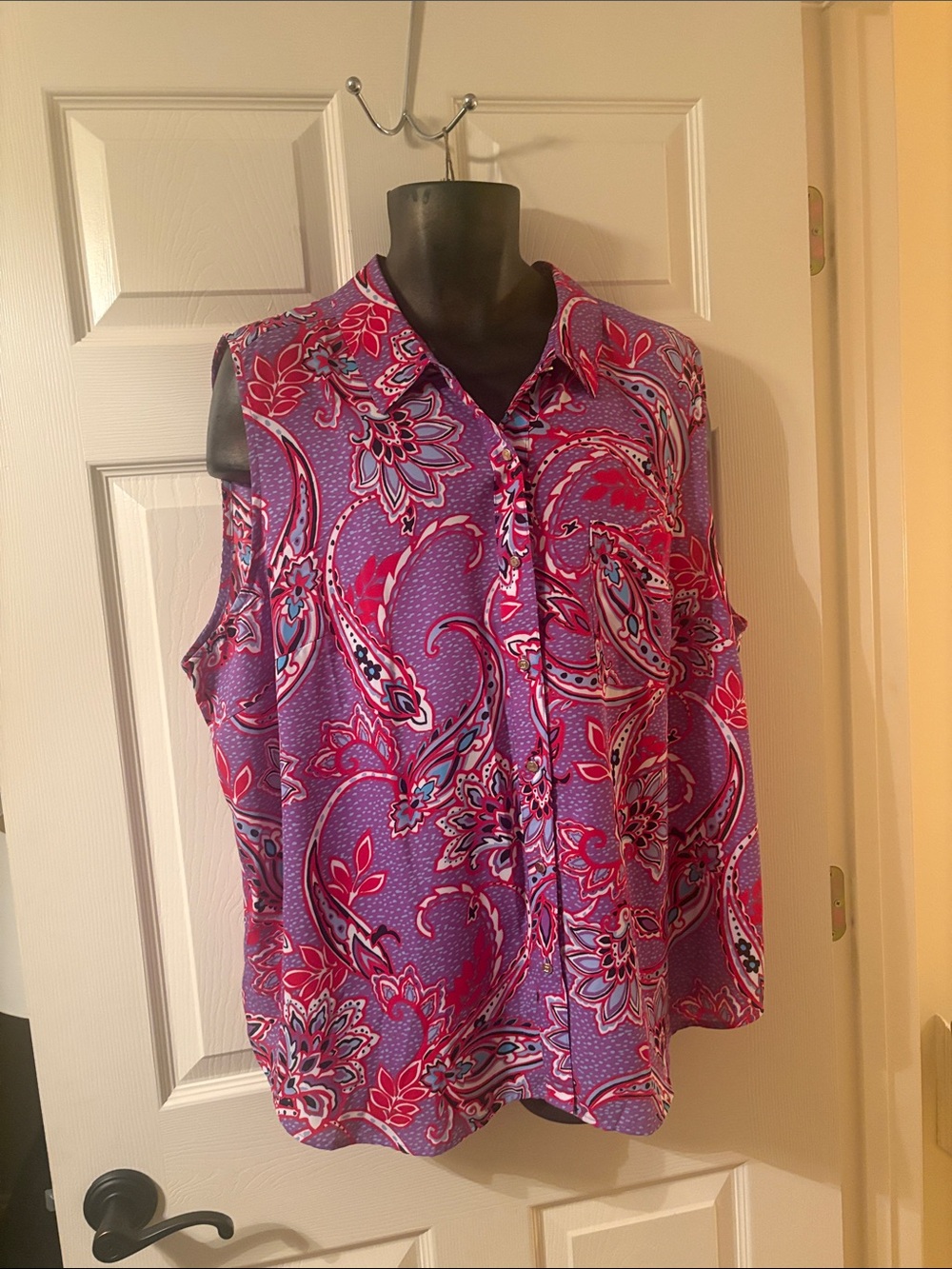 Liz Claiborne Sleeveless Paisley Button-Front Top in Purple and Pink size 2X
